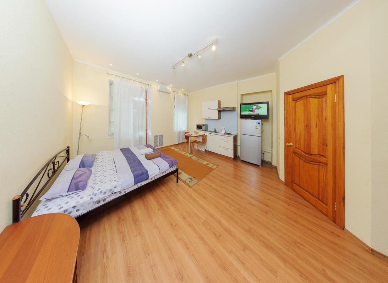 Apartments In Center Metro Olimpiyskay Velyka Vaselkivska Street เคียฟ ภายนอก รูปภาพ